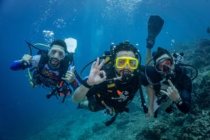 At the end of the day, PADI or SSI makes no difference when learning to dive. What is more important is doing it with a dive shop you feel comfortable with and friends at your side!